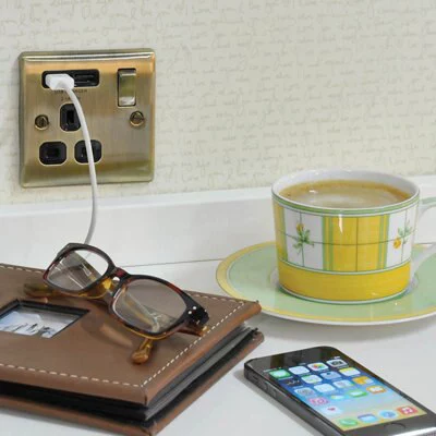 BG Antique Brass Single 13A Switched Socket With USB X2 & Black Inserts 5 BG Antique Brass Single 13A Switched Socket With USB X2 & Black Inserts - Image 3