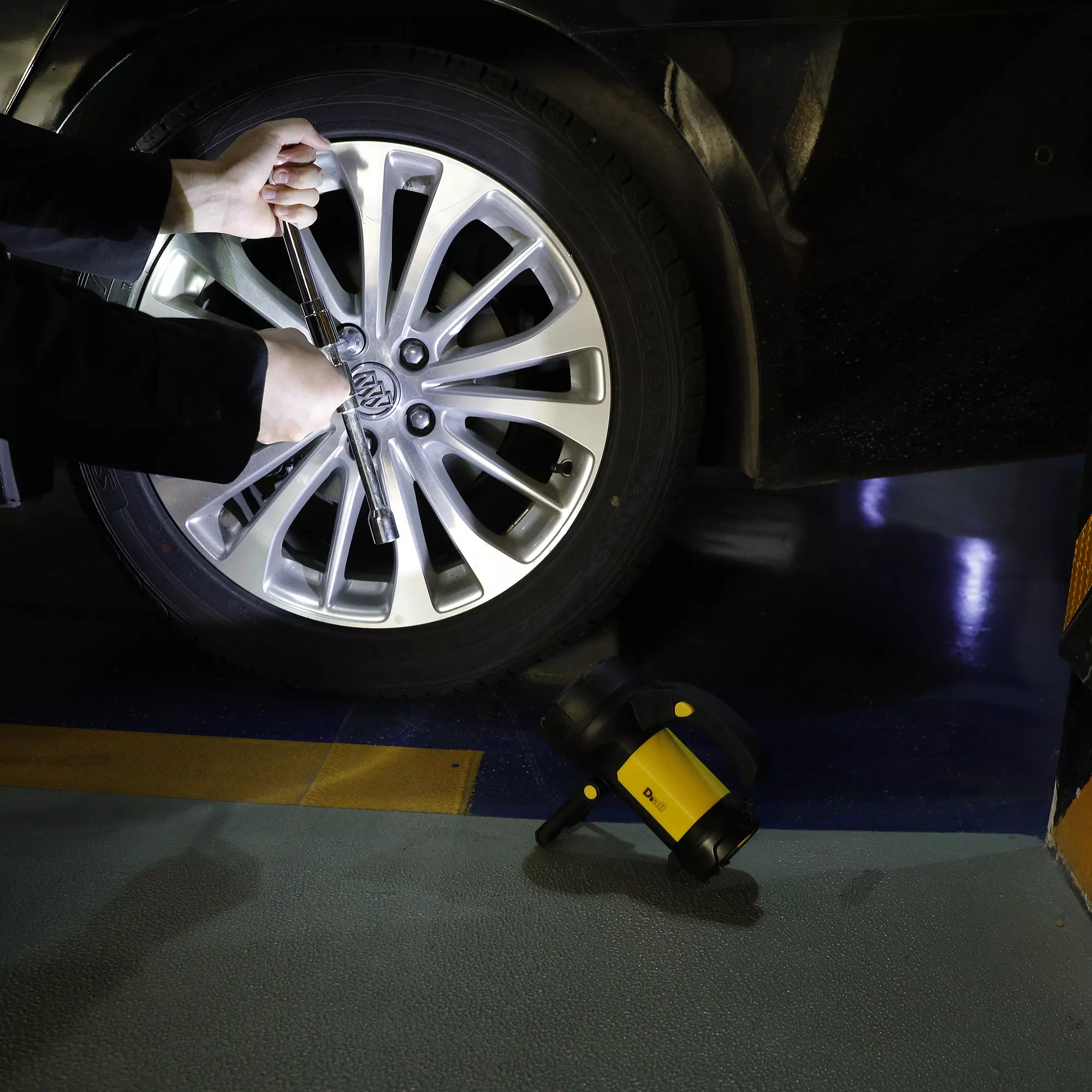 Diall Rechargeable 190lm LED Battery-powered Spotlight Torch 11 Diall Rechargeable 190lm LED Battery-powered Spotlight Torch - Image 9