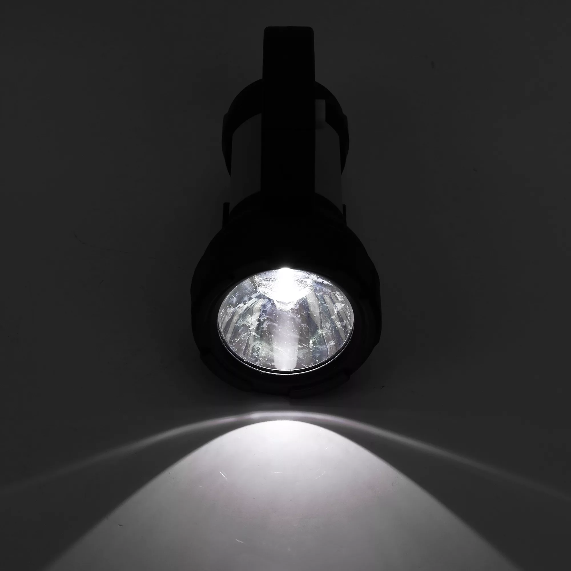 Diall Rechargeable 190lm LED Battery-powered Spotlight Torch 12 Diall Rechargeable 190lm LED Battery-powered Spotlight Torch - Image 10