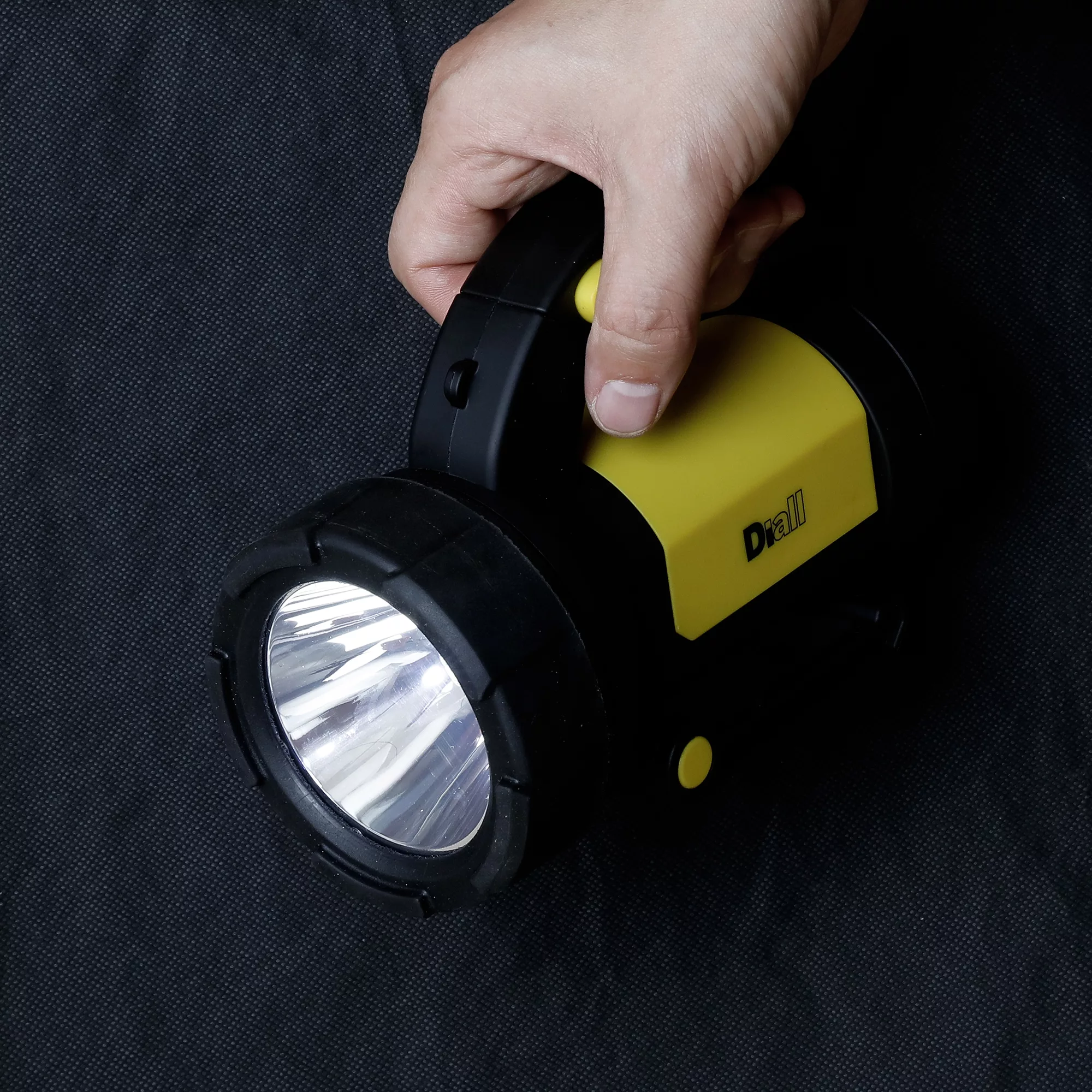 Diall Rechargeable 190lm LED Battery-powered Spotlight Torch 6 Diall Rechargeable 190lm LED Battery-powered Spotlight Torch - Image 4