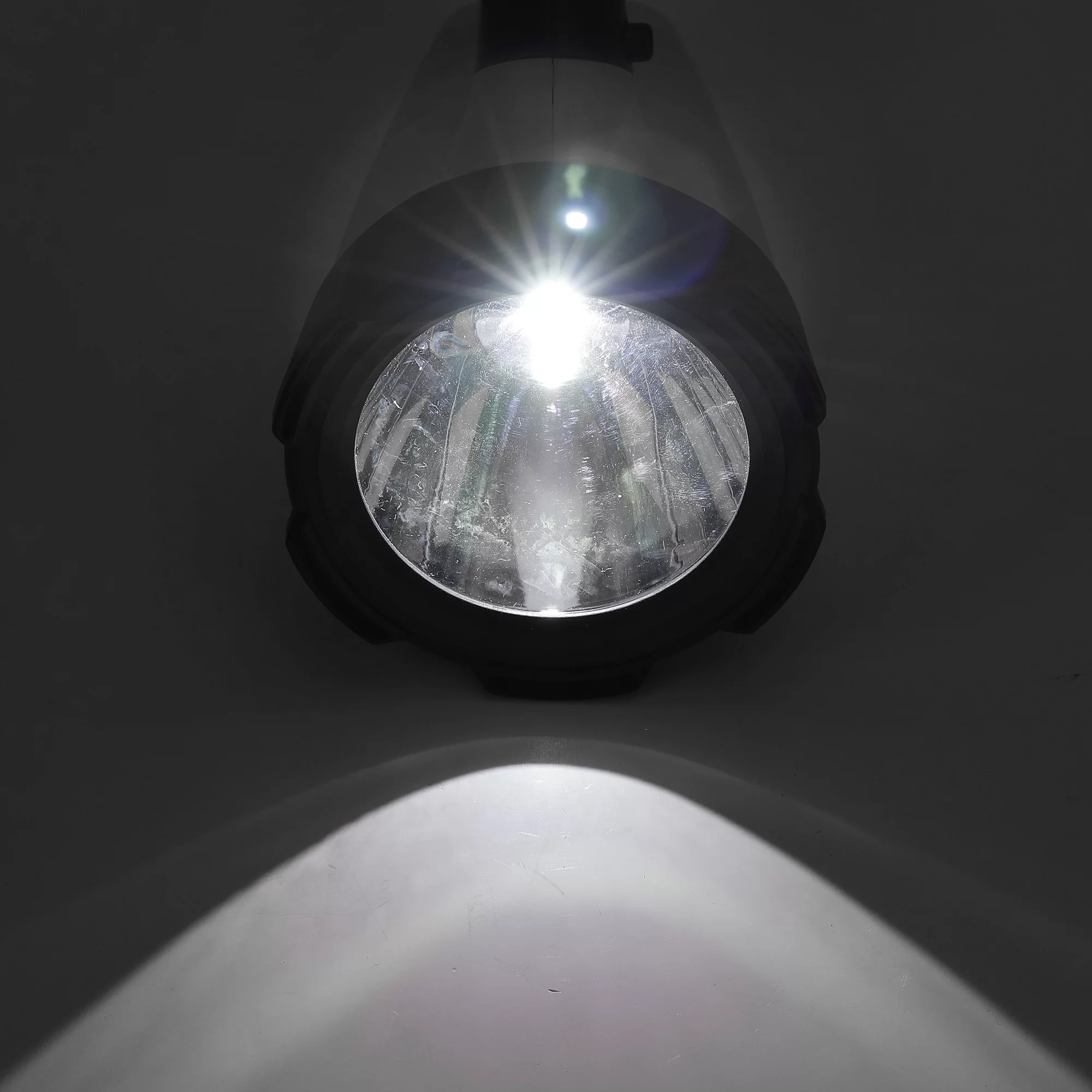 Diall Yellow Rechargeable 620lm LED Battery-powered Spotlight 10 Diall Yellow Rechargeable 620lm LED Battery-powered Spotlight - Image 8