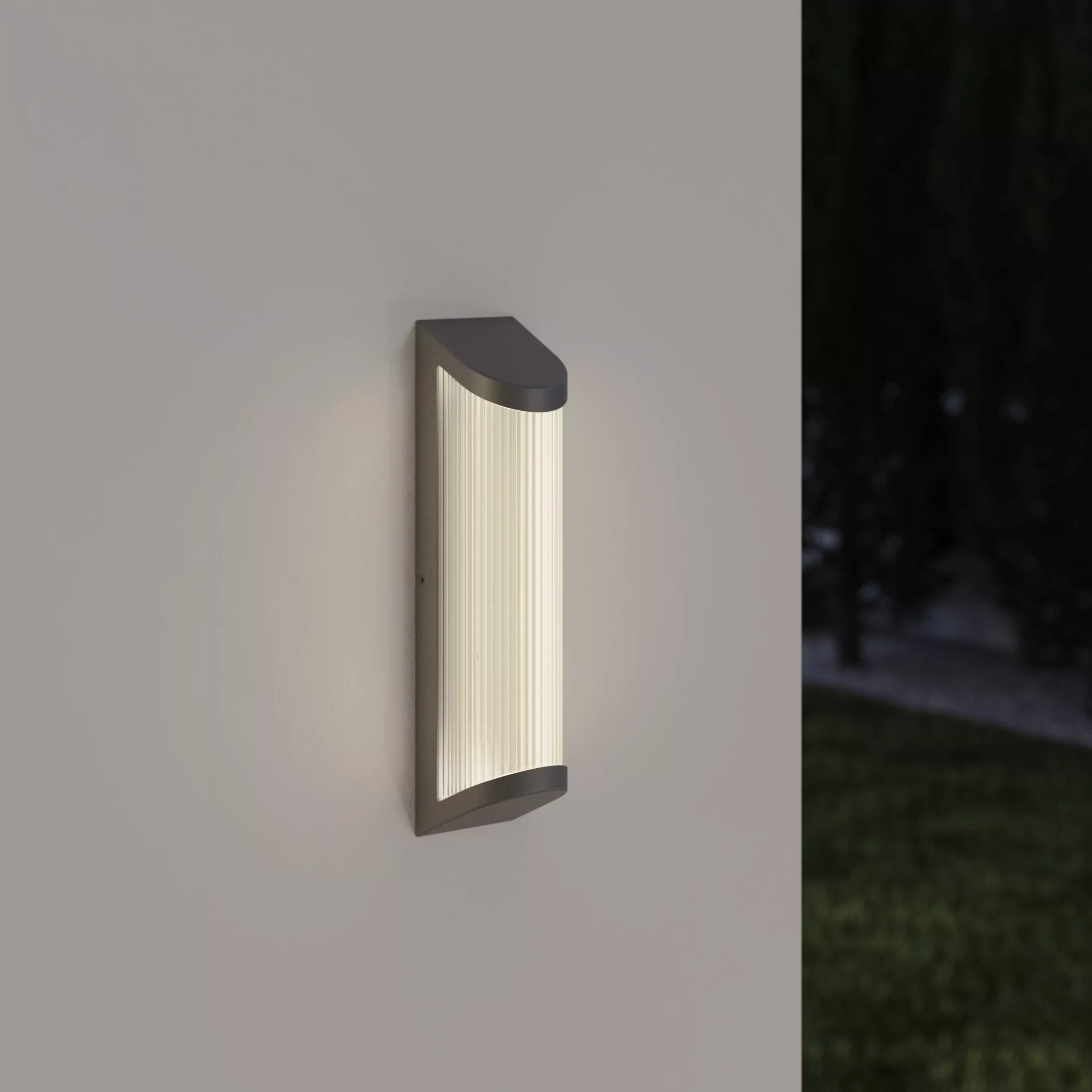 GoodHome Bevel Matt Anthracite Mains-powered Integrated LED Outdoor Wall Light 520lm 3 GoodHome Bevel Matt Anthracite Mains-powered Integrated LED Outdoor Wall Light 520lm