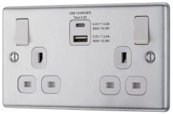 GoodHome Brushed Steel Double 13A Switched Socket With USB X2 4.2A & White Inserts