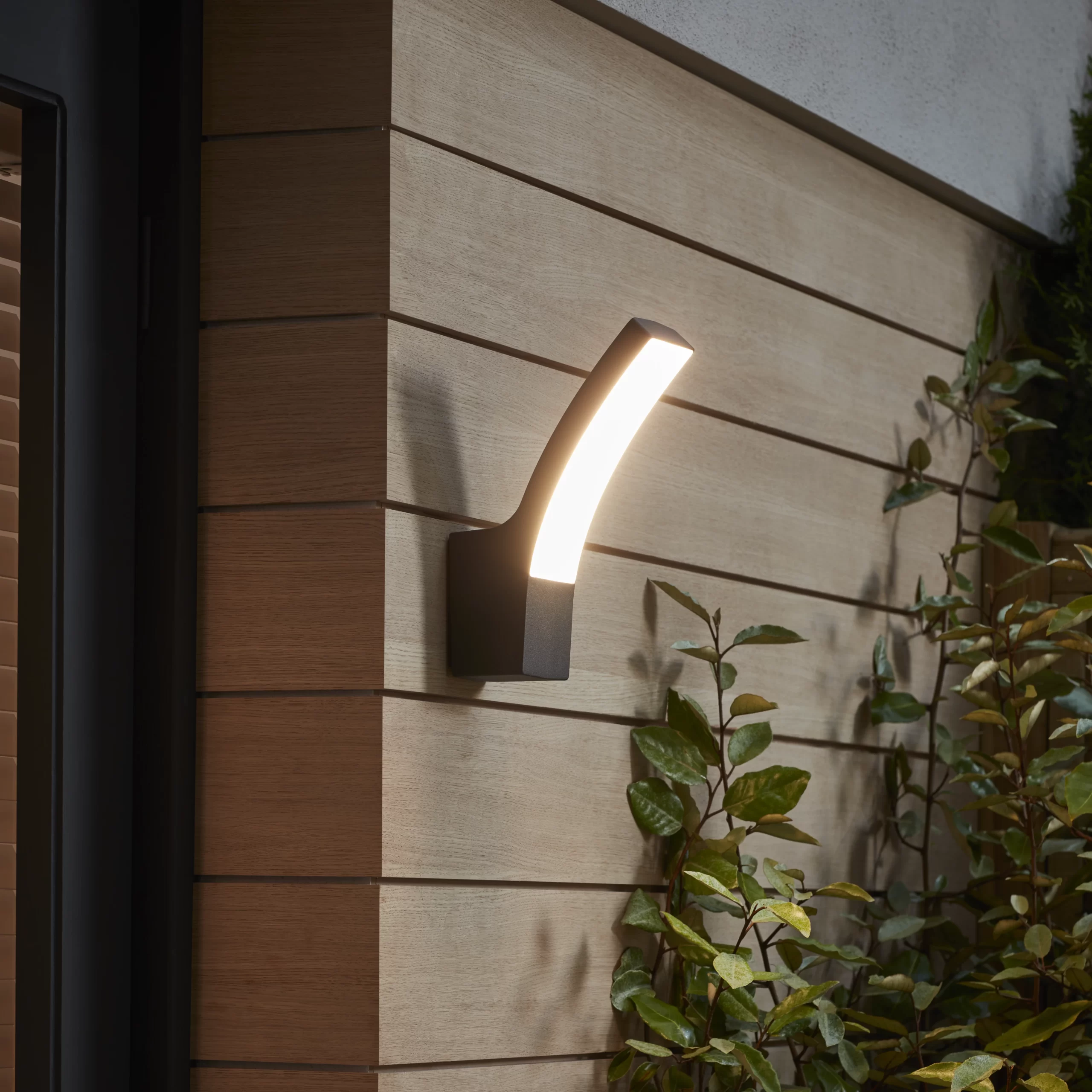 GoodHome Gambell Fixed Matt Dark Grey Mains-powered Integrated LED Outdoor Wall Light 800lm 3 GoodHome Gambell Fixed Matt Dark Grey Mains-powered Integrated LED Outdoor Wall Light 800lm