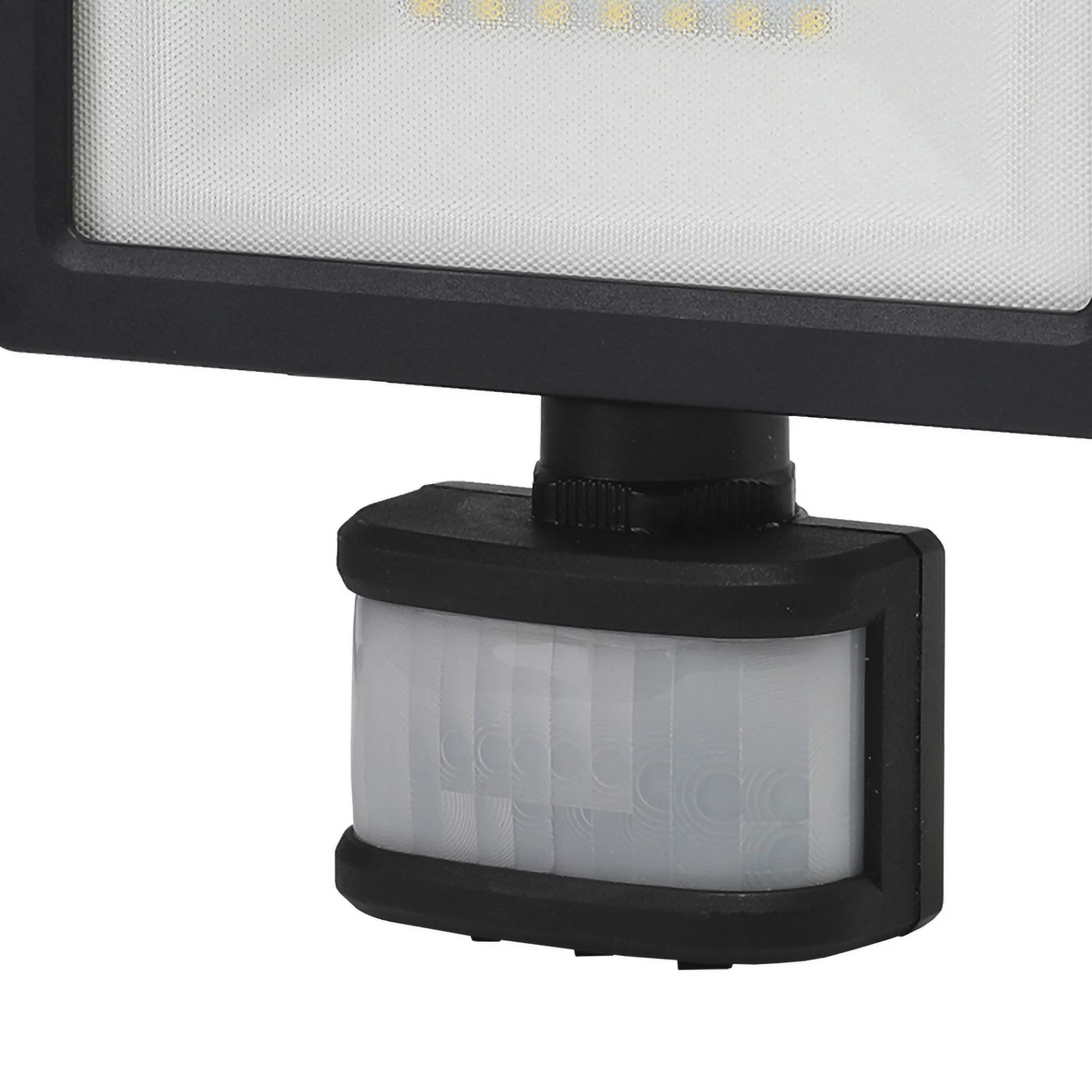 GoodHome Lucan AFD1018-IB Black Mains-powered Cool White Outdoor LED PIR Floodlight 2000lm 7 GoodHome Lucan AFD1018-IB Black Mains-powered Cool White Outdoor LED PIR Floodlight 2000lm - Image 5