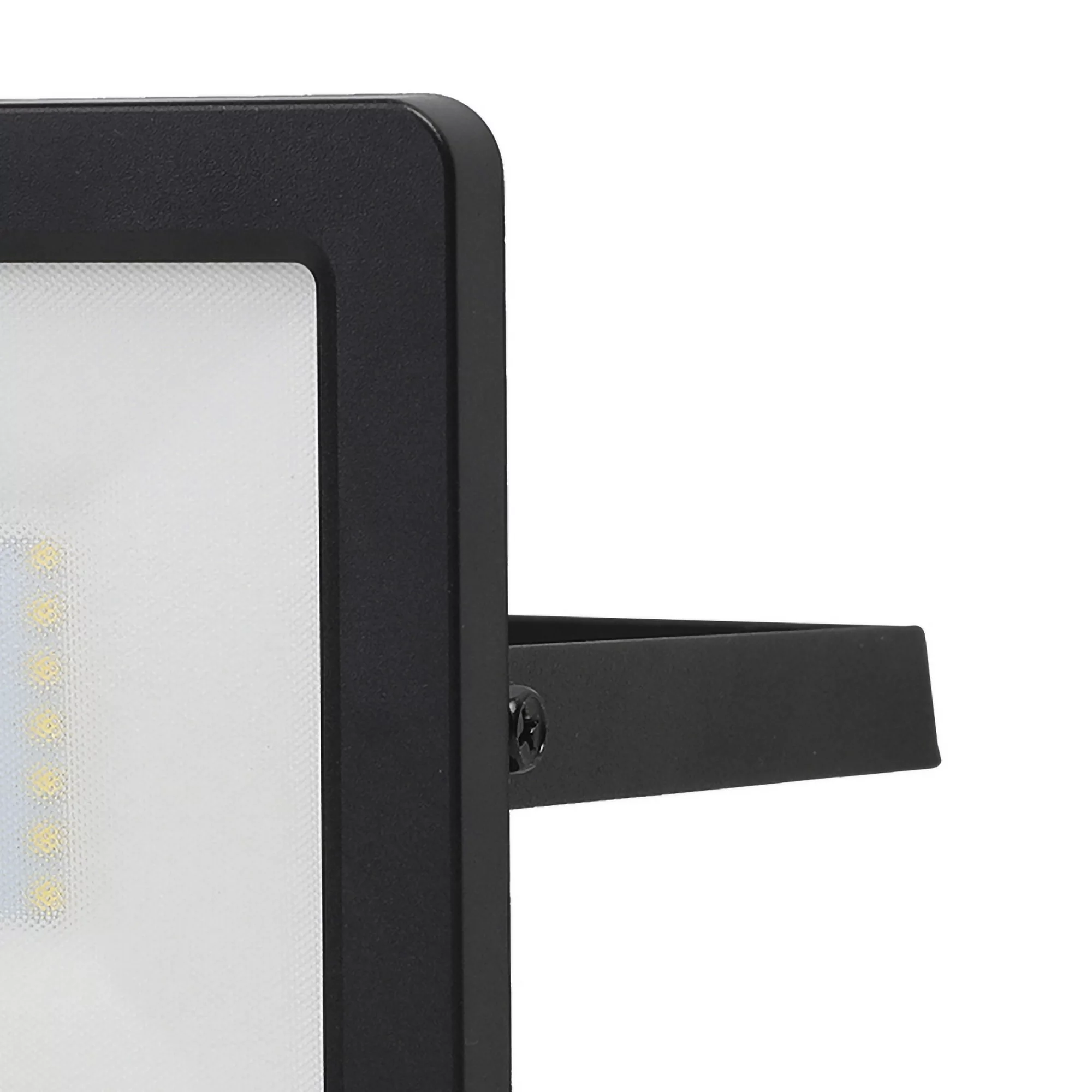 GoodHome Lucan AFD1019-IB Black Mains-powered Cool White Outdoor LED PIR Floodlight 3000lm 6 GoodHome Lucan AFD1019-IB Black Mains-powered Cool White Outdoor LED PIR Floodlight 3000lm - Image 4