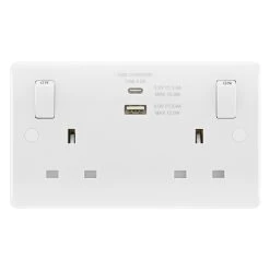 LAP White Double 13A Switched Socket With USB X2 4.2A & White Inserts