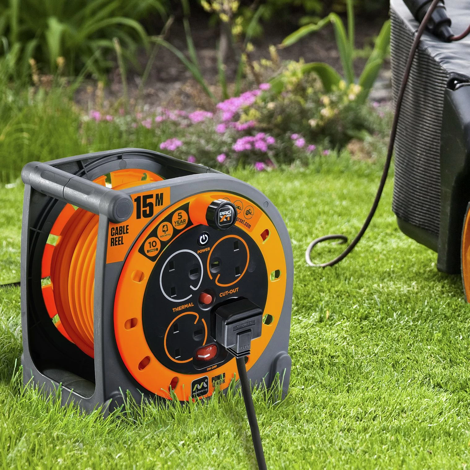 Masterplug Pro XT 4 Socket Orange Indoor Cable Reel, 15m 4 Masterplug Pro XT 4 Socket Orange Indoor Cable Reel, 15m - Image 2