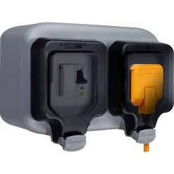 Masterplug Waterproof 13A Mains-powered RCBO Protected Outdoor Socket