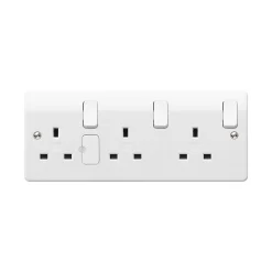 MK White Triple 13A Switched Socket 5 MK White Triple 13A Switched Socket -Professional Electrical Lighting Store mk white triple 13a switched socket5017490327284 02c