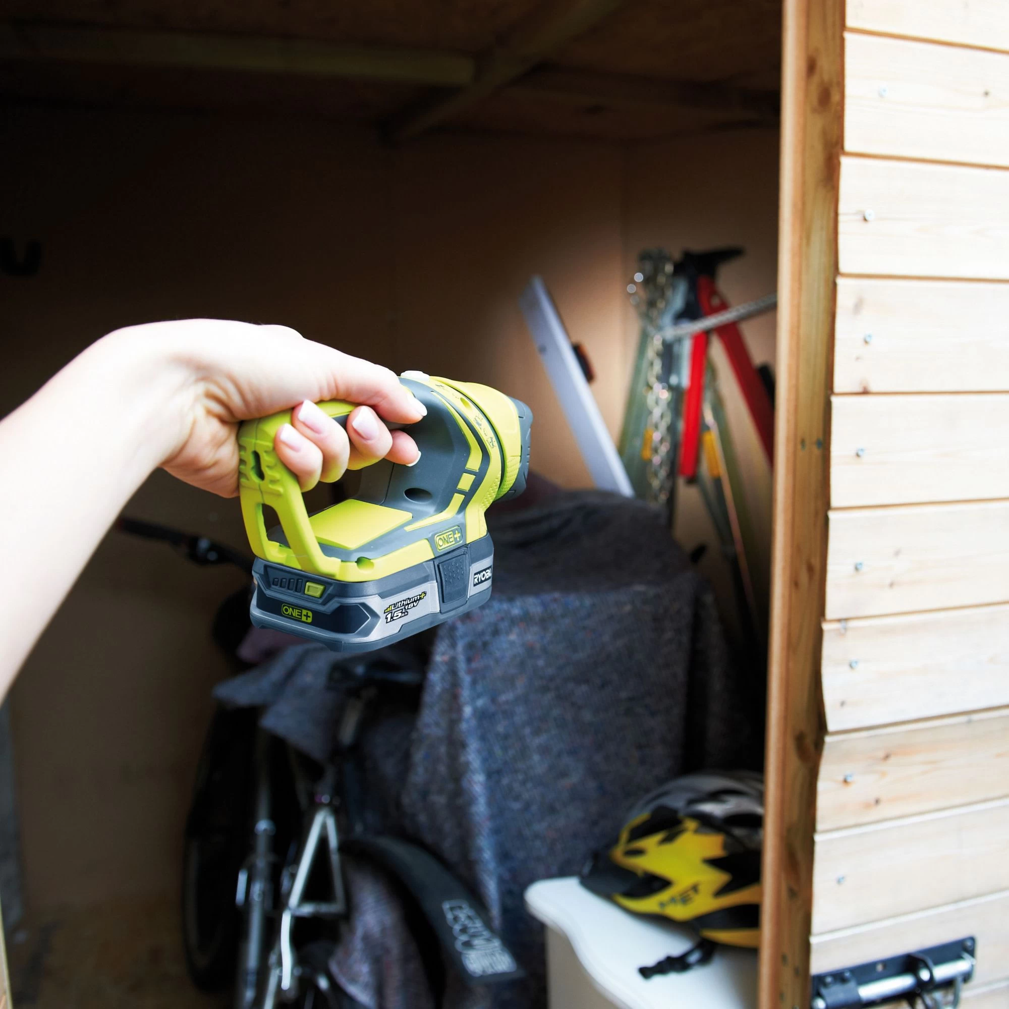 Ryobi ONE+ 18V Li-ion Halogen Cordless Torch RFL180M - BARE 5 Ryobi ONE+ 18V Li-ion Halogen Cordless Torch RFL180M - BARE - Image 3