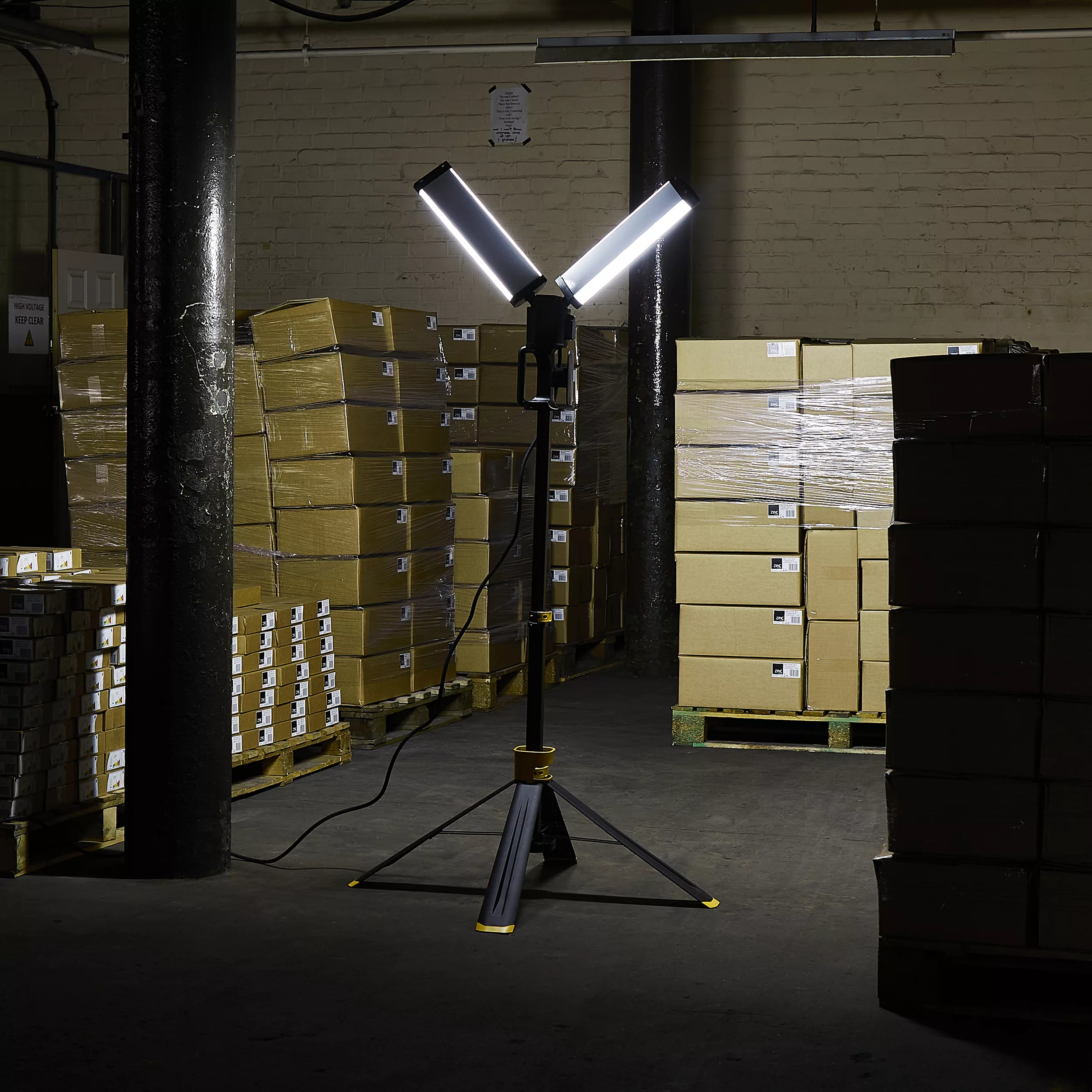 Stanley 80W 8000lm Corded Integrated LED Work Light 9 Stanley 80W 8000lm Corded Integrated LED Work Light - Image 7