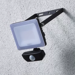 Stanley Black / Frosted Opal Mains-powered Cool Daylight LED PIR Slimline Floodlight 1800lm -Professional Electrical Lighting Store stanley black frosted opal mains powered cool daylight led pir slimline floodlight 1800lm5020024902956 02i bq