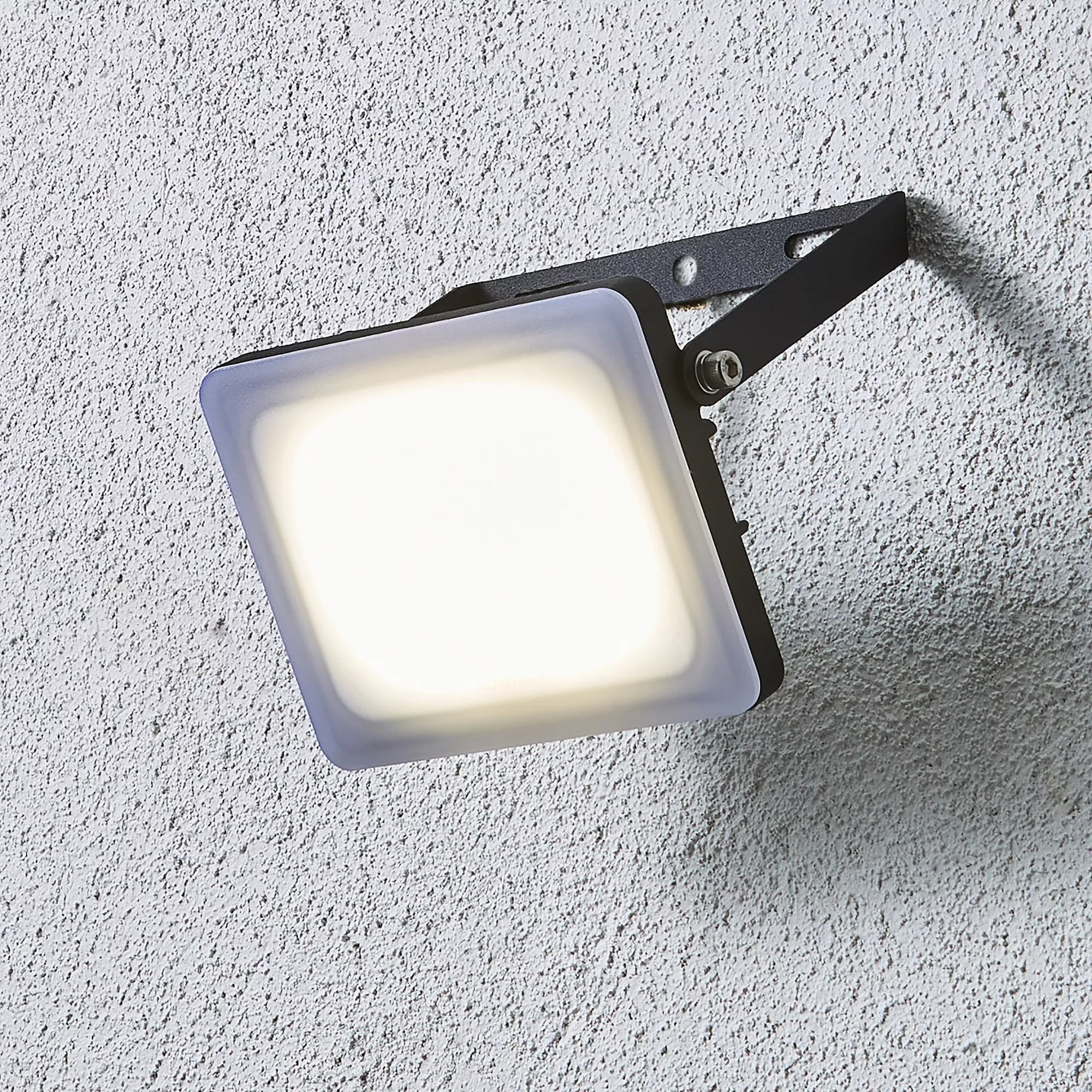 Stanley Black / Frosted Opal Mains-powered Cool Daylight LED Without Sensor Slimline Floodlight 1800lm 7 Stanley Black / Frosted Opal Mains-powered Cool Daylight LED Without Sensor Slimline Floodlight 1800lm - Image 5