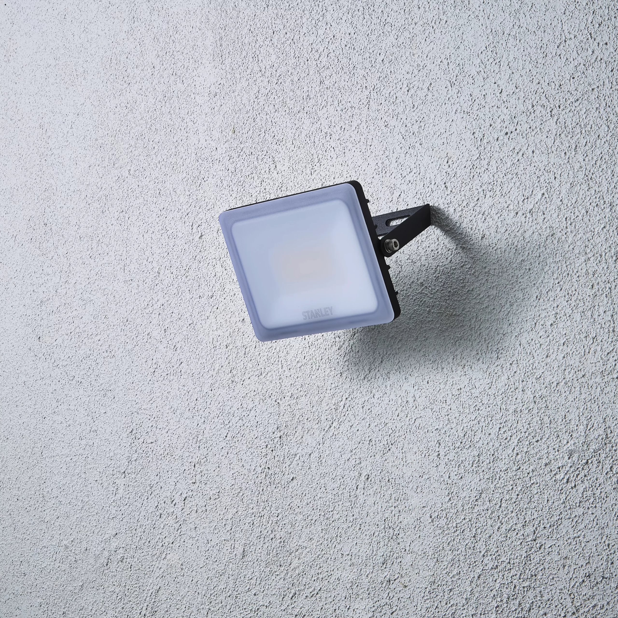 Stanley Black / Frosted Opal Mains-powered Cool Daylight LED Without Sensor Slimline Floodlight 2700lm 5 Stanley Black / Frosted Opal Mains-powered Cool Daylight LED Without Sensor Slimline Floodlight 2700lm - Image 3