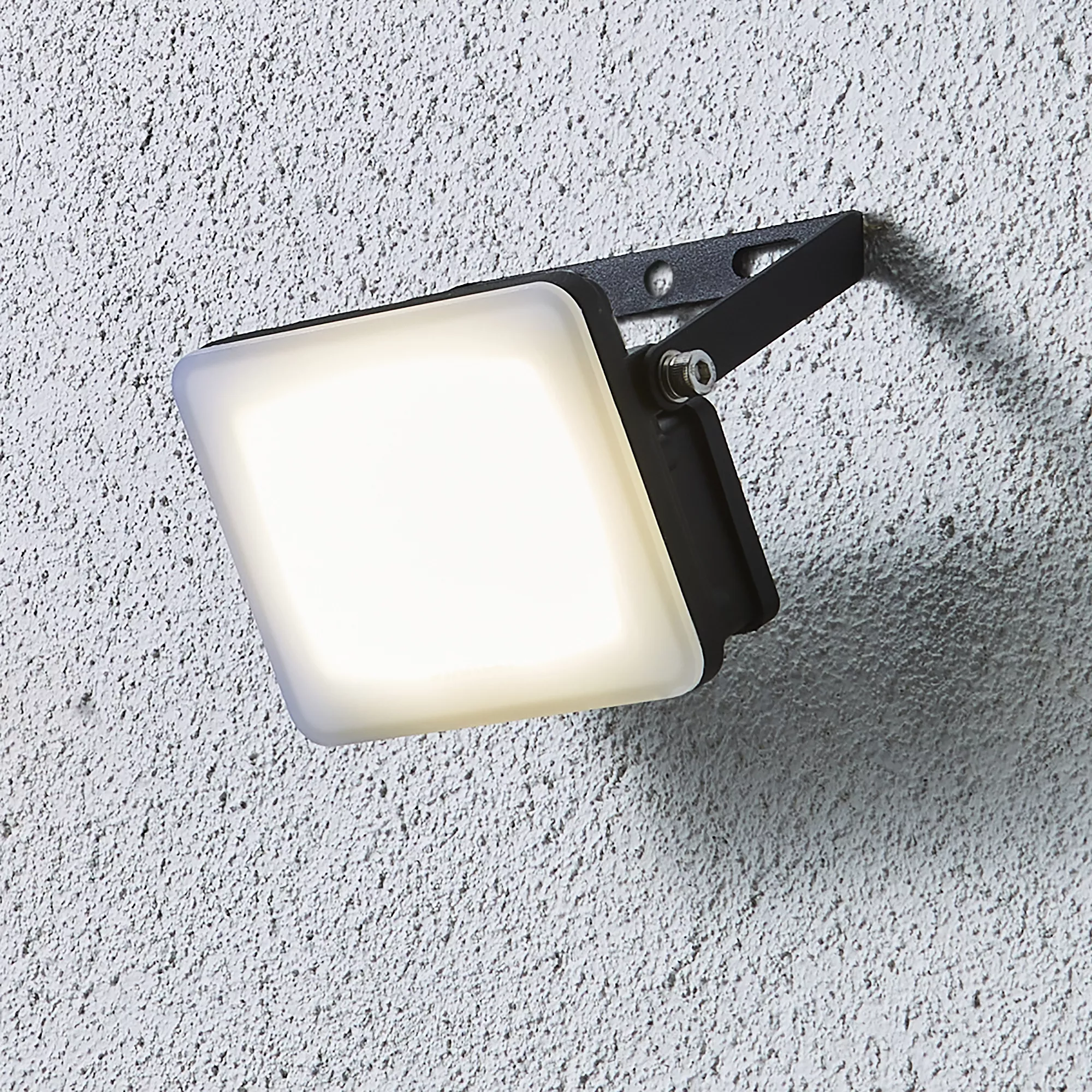 Stanley Black / Frosted Opal Mains-powered Cool Daylight LED Without Sensor Slimline Floodlight 900lm 7 Stanley Black / Frosted Opal Mains-powered Cool Daylight LED Without Sensor Slimline Floodlight 900lm - Image 5