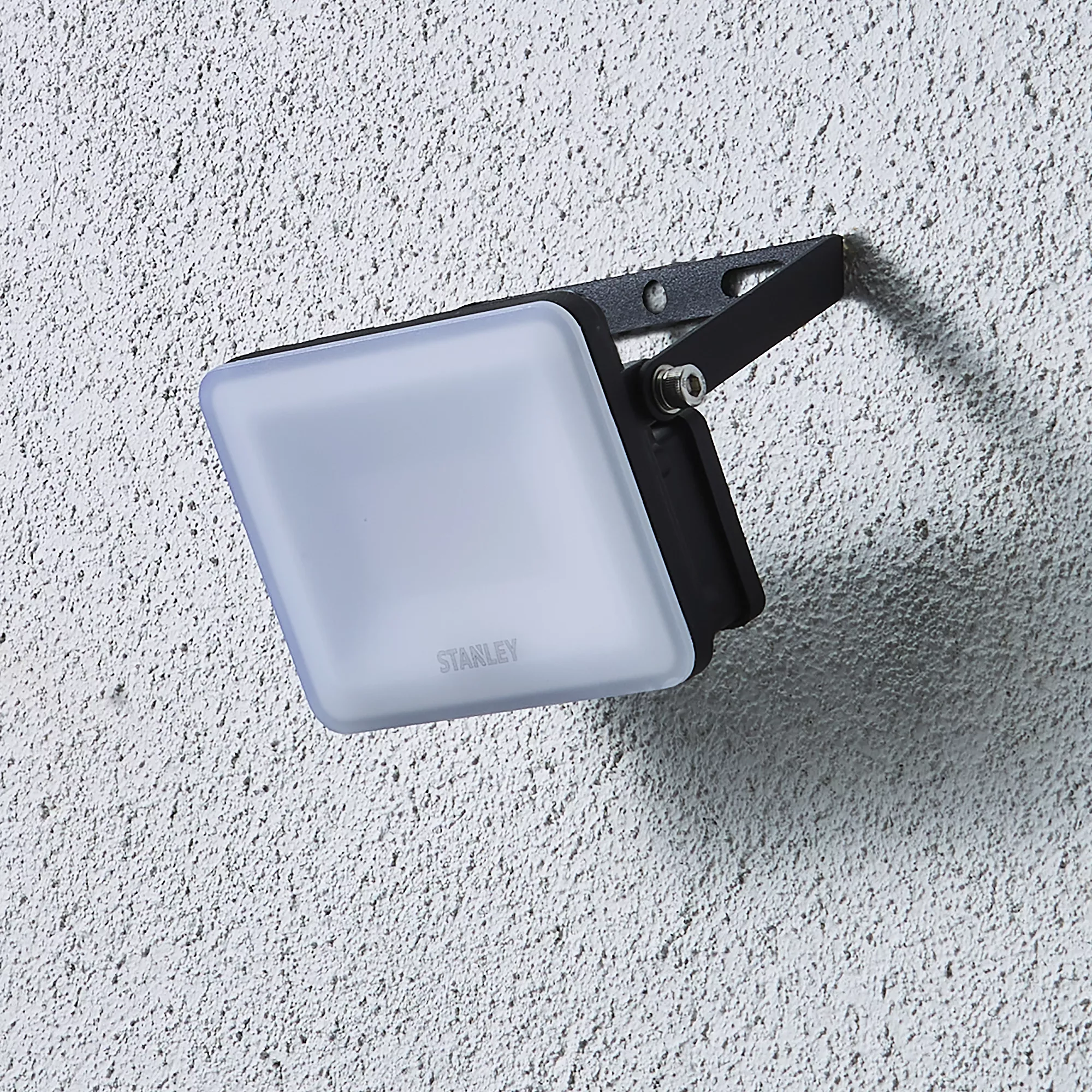 Stanley Black / Frosted Opal Mains-powered Cool Daylight LED Without Sensor Slimline Floodlight 900lm 8 Stanley Black / Frosted Opal Mains-powered Cool Daylight LED Without Sensor Slimline Floodlight 900lm - Image 6