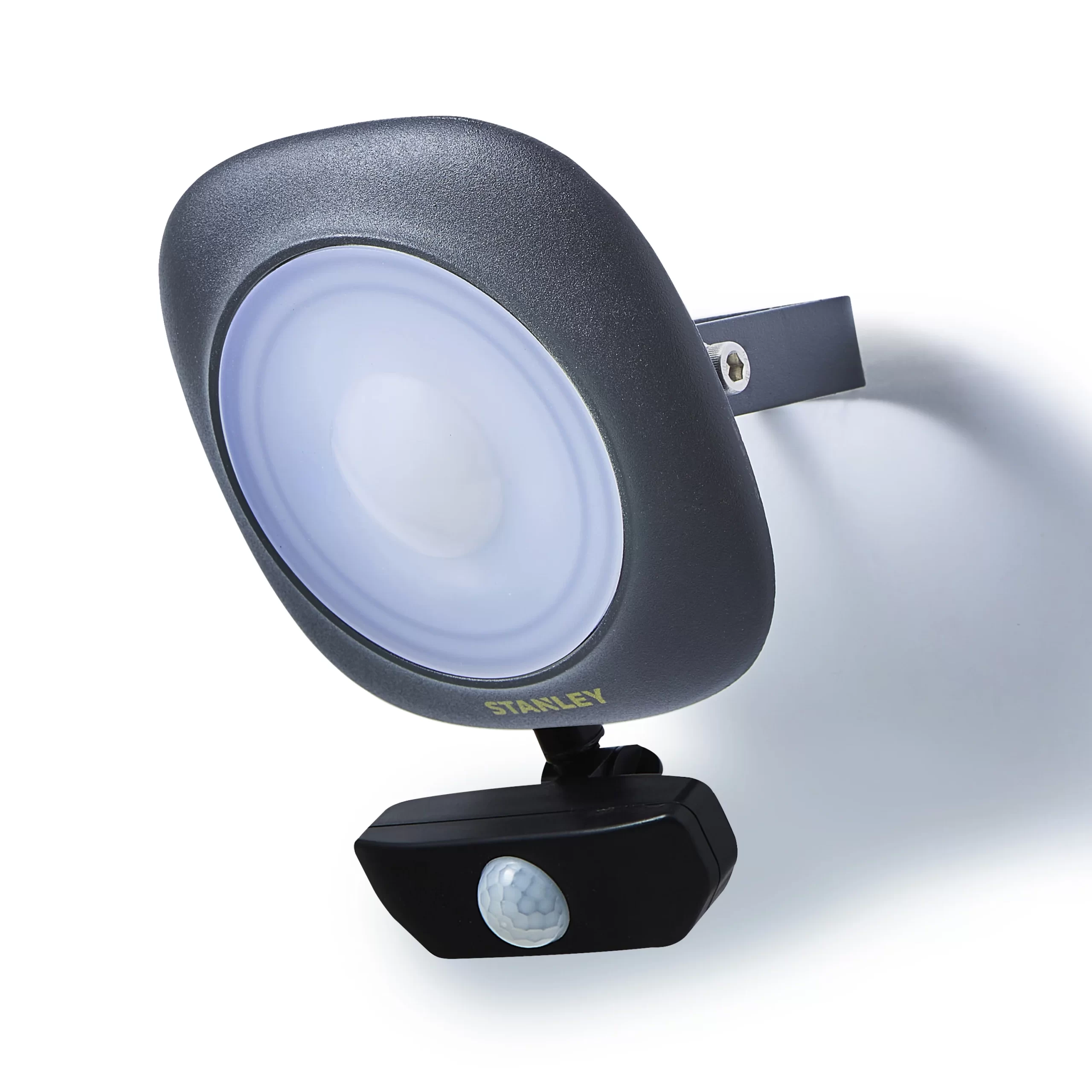 Stanley Black Mains-powered Cool Daylight LED PIR Slimline Floodlight 1800lm 3 Stanley Black Mains-powered Cool Daylight LED PIR Slimline Floodlight 1800lm