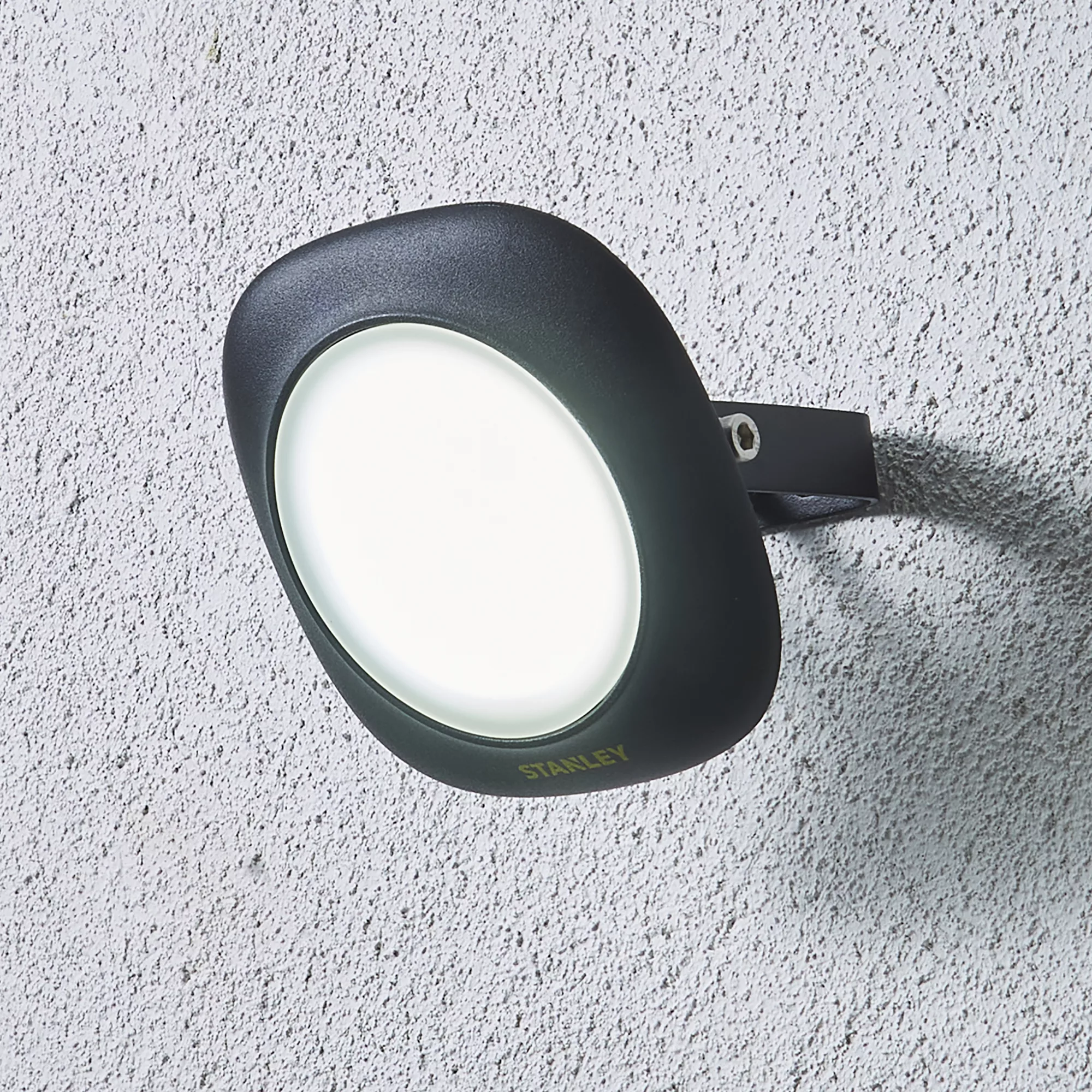 Stanley Black Mains-powered Cool Daylight LED Without Sensor Slimline Floodlight 1800lm 7 Stanley Black Mains-powered Cool Daylight LED Without Sensor Slimline Floodlight 1800lm - Image 5