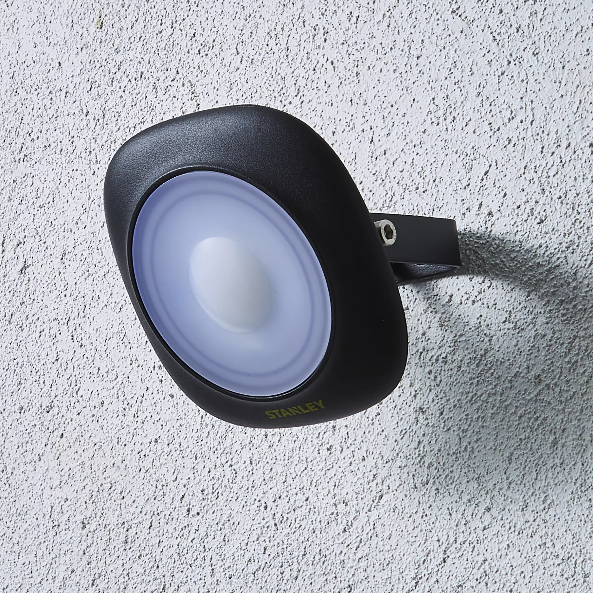 Stanley Black Mains-powered Cool Daylight LED Without Sensor Slimline Floodlight 1800lm 8 Stanley Black Mains-powered Cool Daylight LED Without Sensor Slimline Floodlight 1800lm - Image 6