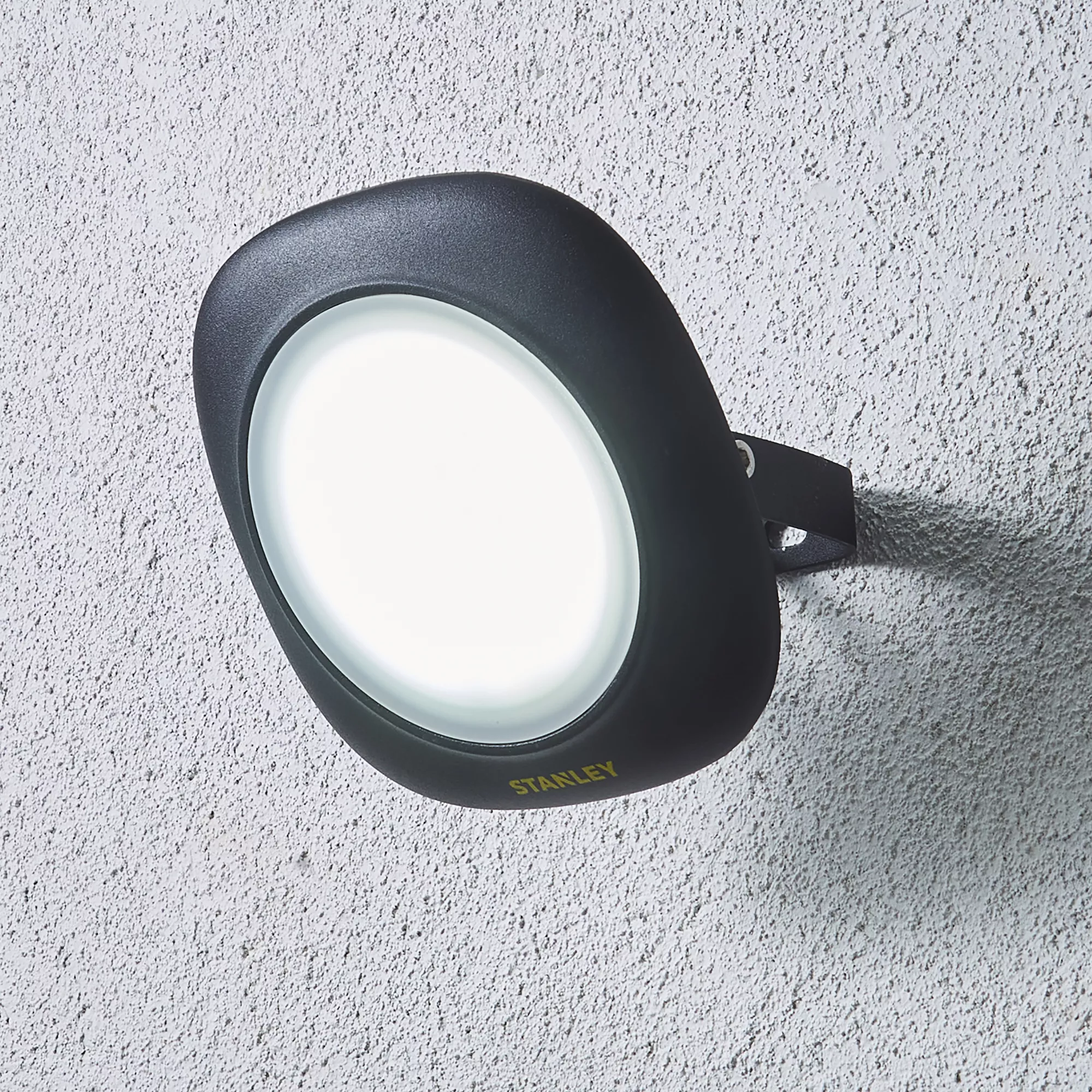 Stanley Black Mains-powered Cool Daylight LED Without Sensor Slimline Floodlight 2700lm 7 Stanley Black Mains-powered Cool Daylight LED Without Sensor Slimline Floodlight 2700lm - Image 5