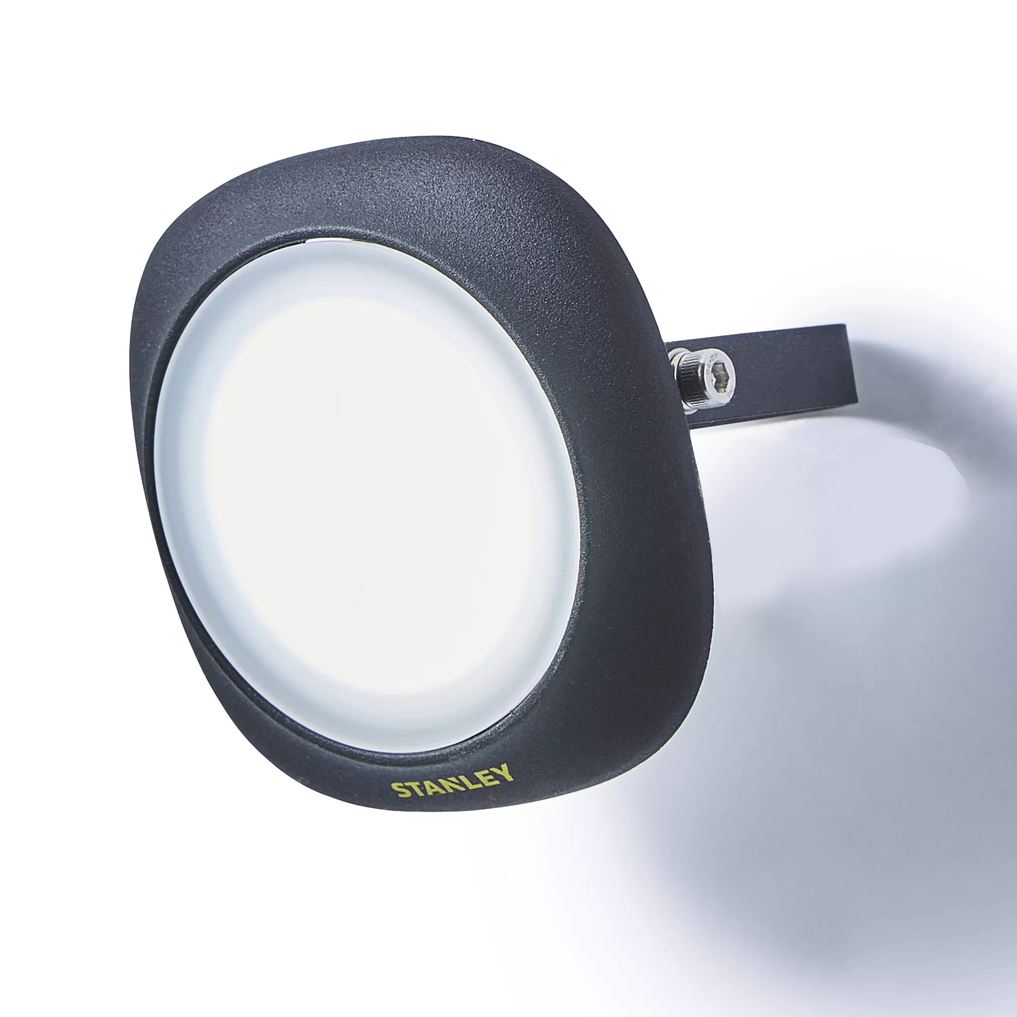 Stanley Black Mains-powered Cool Daylight LED Without Sensor Slimline Floodlight 900lm 3 Stanley Black Mains-powered Cool Daylight LED Without Sensor Slimline Floodlight 900lm