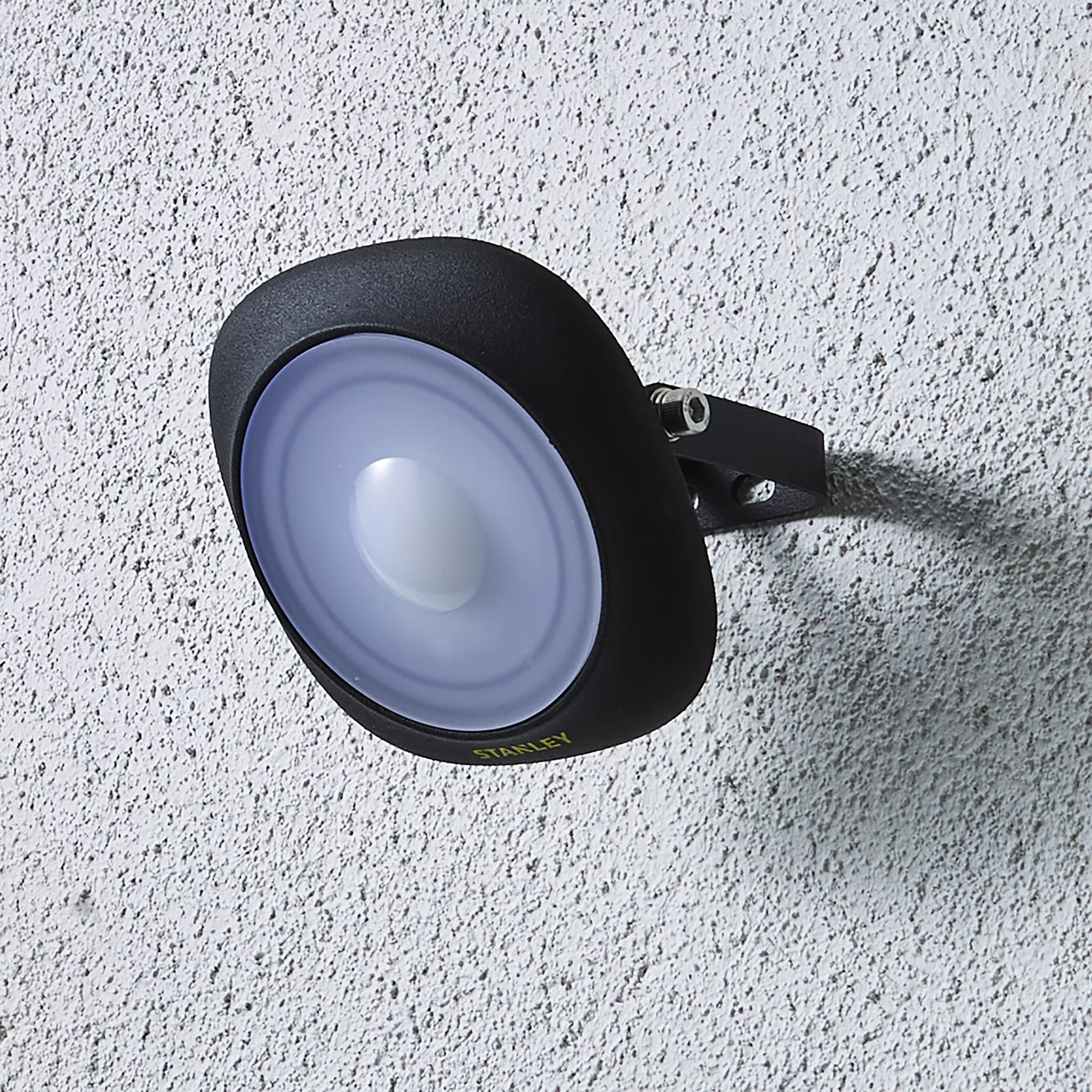 Stanley Black Mains-powered Cool Daylight LED Without Sensor Slimline Floodlight 900lm 8 Stanley Black Mains-powered Cool Daylight LED Without Sensor Slimline Floodlight 900lm - Image 6