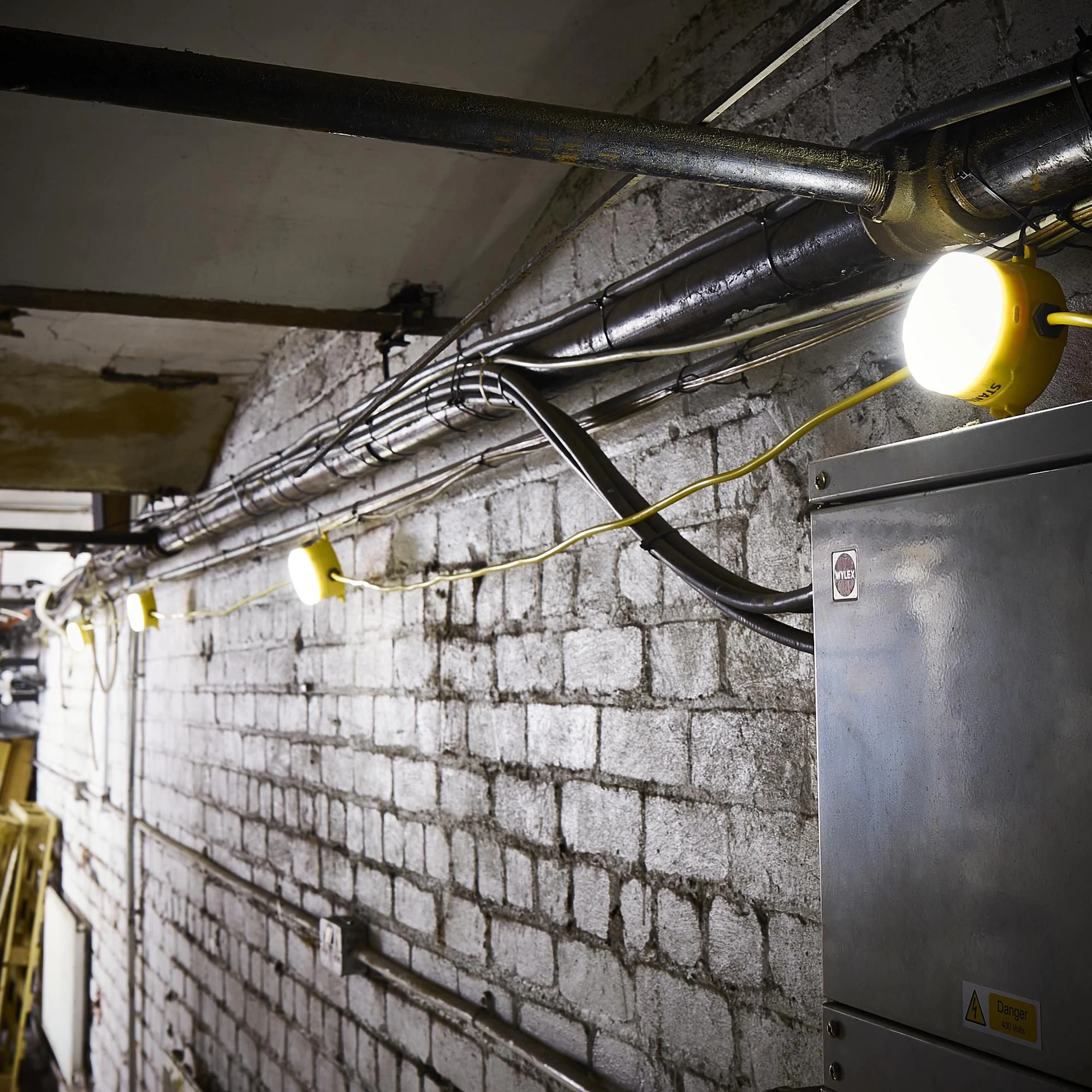 Stanley Festoon 80W 6400lm Corded Integrated LED Work Light 7 Stanley Festoon 80W 6400lm Corded Integrated LED Work Light - Image 5