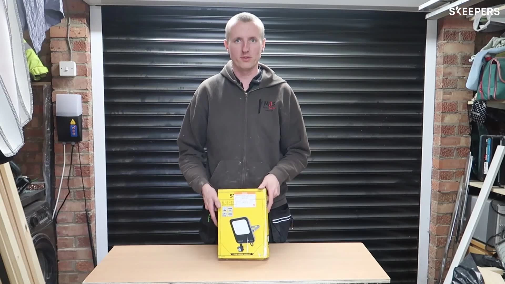 Stanley IK10 Black Mains-powered Cool Daylight LED PIR Slimline Floodlight 6600lm 4 Stanley IK10 Black Mains-powered Cool Daylight LED PIR Slimline Floodlight 6600lm - Image 2