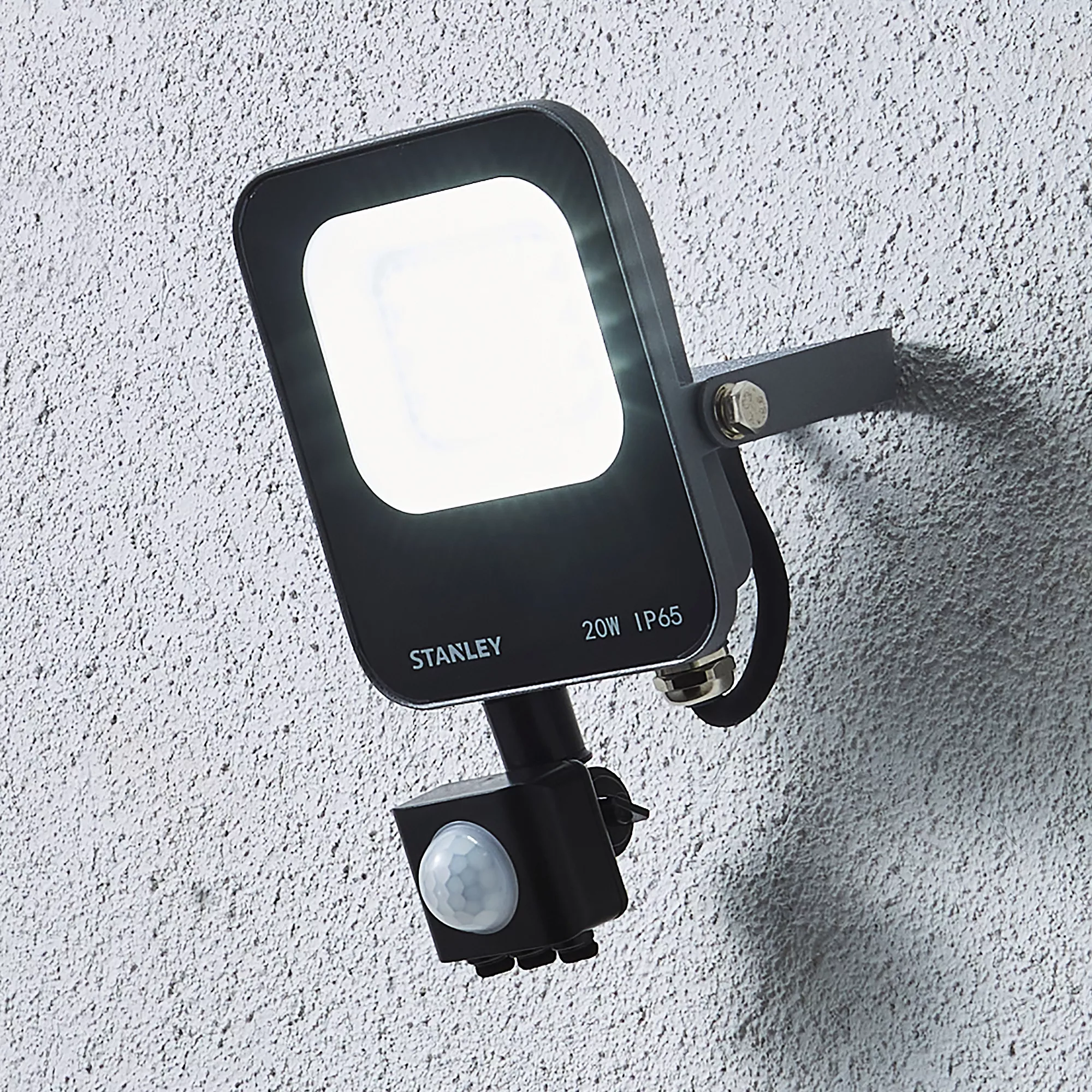 Stanley IK10 Black Mains-powered Cool Daylight LED Without Sensor Slimline Floodlight 2200lm 7 Stanley IK10 Black Mains-powered Cool Daylight LED Without Sensor Slimline Floodlight 2200lm - Image 5