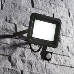 Stanley SXLS343604KBE Black Mains-powered Cool White Outdoor LED PIR Floodlight 1600lm 10 Stanley SXLS343604KBE Black Mains-powered Cool White Outdoor LED PIR Floodlight 1600lm -Professional Electrical Lighting Store stanley sxls343604kbe black mains powered cool white outdoor led pir floodlight 1600lm5020024901591 01i BQ