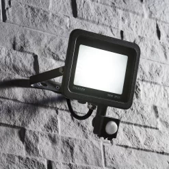 Stanley SXLS343614KBE Black Mains-powered Cool White Outdoor LED PIR Floodlight 2400lm 10 Stanley SXLS343614KBE Black Mains-powered Cool White Outdoor LED PIR Floodlight 2400lm -Professional Electrical Lighting Store stanley sxls343614kbe black mains powered cool white outdoor led pir floodlight 2400lm5020024901607 01i BQ