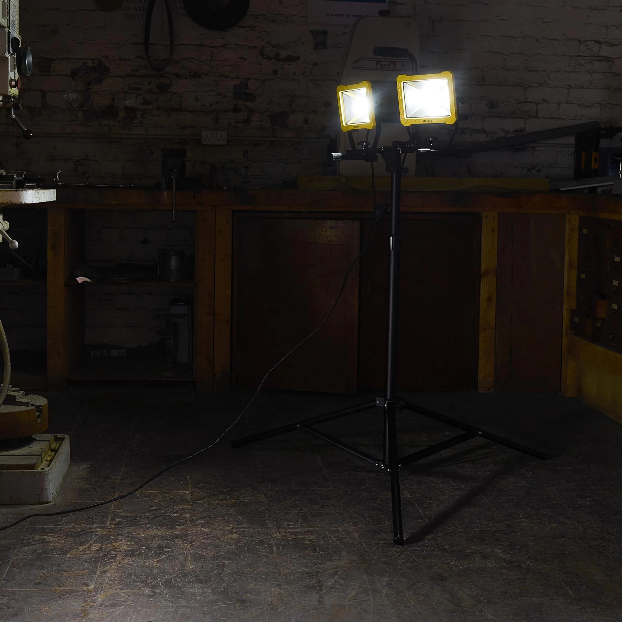 Stanley Twin 60W 4800lm Corded Integrated LED Work Light 7 Stanley Twin 60W 4800lm Corded Integrated LED Work Light - Image 5