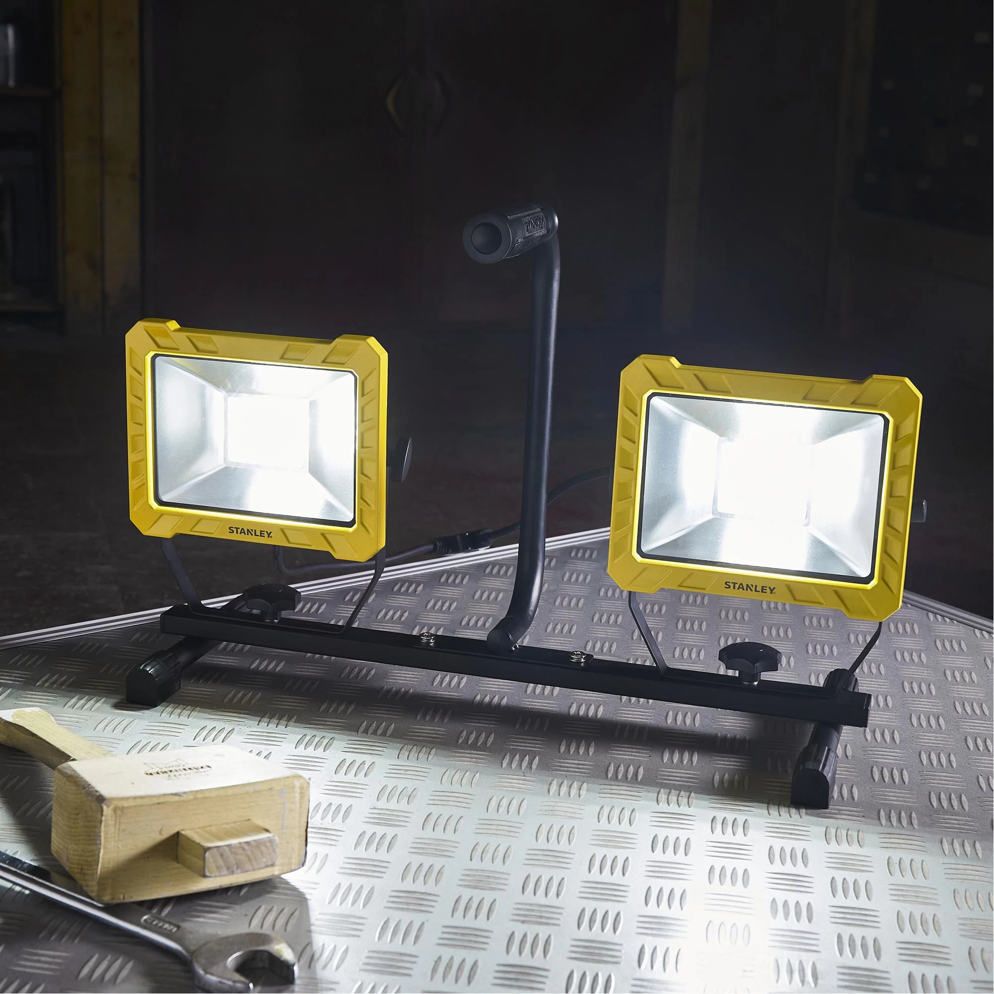 Stanley Twin 60W 4800lm Corded Integrated LED Work Light 8 Stanley Twin 60W 4800lm Corded Integrated LED Work Light - Image 6