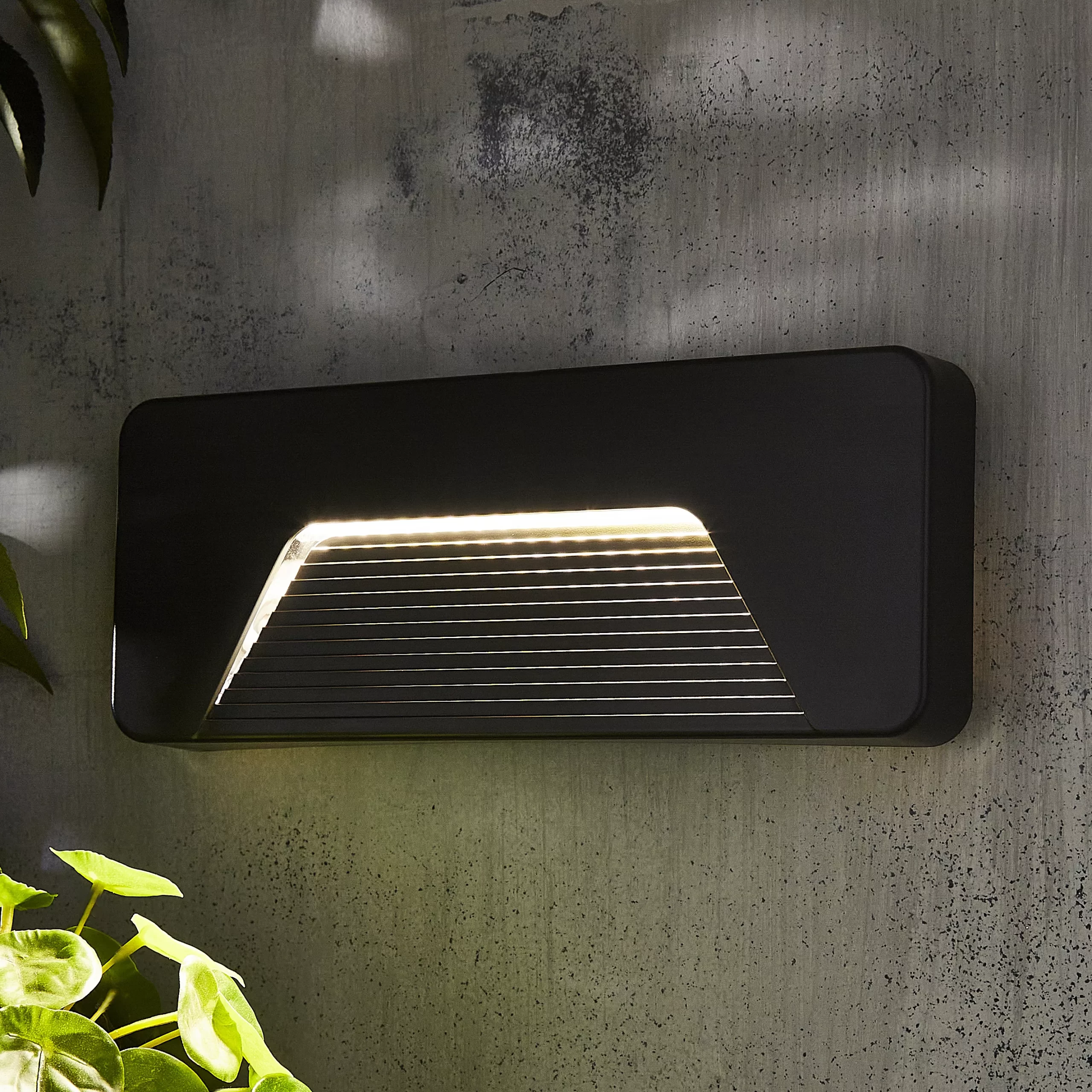Zinc Soryx Fixed Matt Anthracite Charcoal Effect Mains-powered Integrated LED Outdoor ON/OFF Wall Light 280lm (Dia)21cm 3 Zinc Soryx Fixed Matt Anthracite Charcoal Effect Mains-powered Integrated LED Outdoor ON/OFF Wall Light 280lm (Dia)21cm